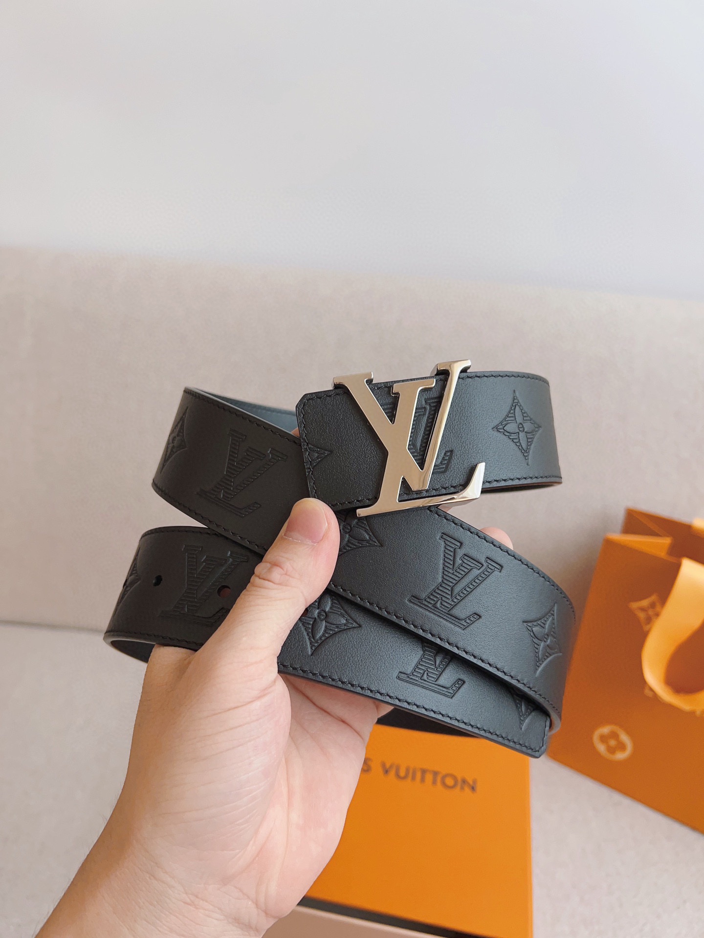 LV belt Counter model calfskin embossed men's belt, width 4.0cm, genuine one-piece cast hardware — AAA Quality Replica