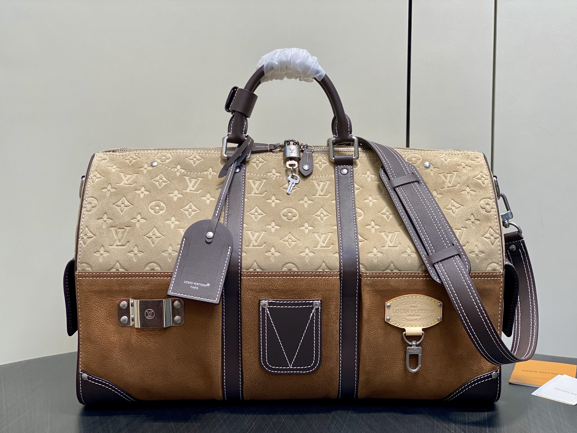 valise M26127 50cm KEEPALL BANDOULIÈRE 50 Pharrell Williams Nigo sj Keepall Bandoulière 50 Monogram — AAA Quality Replica