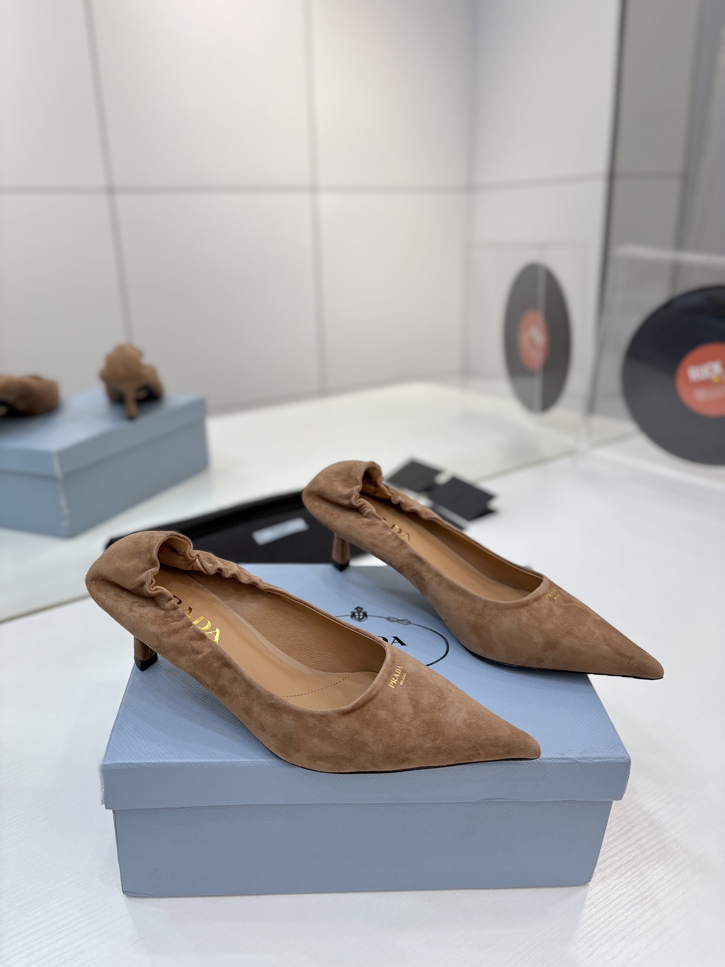 Prada women's shoes Factory price PRADA pointed toe high heels, — 1:1 Replica