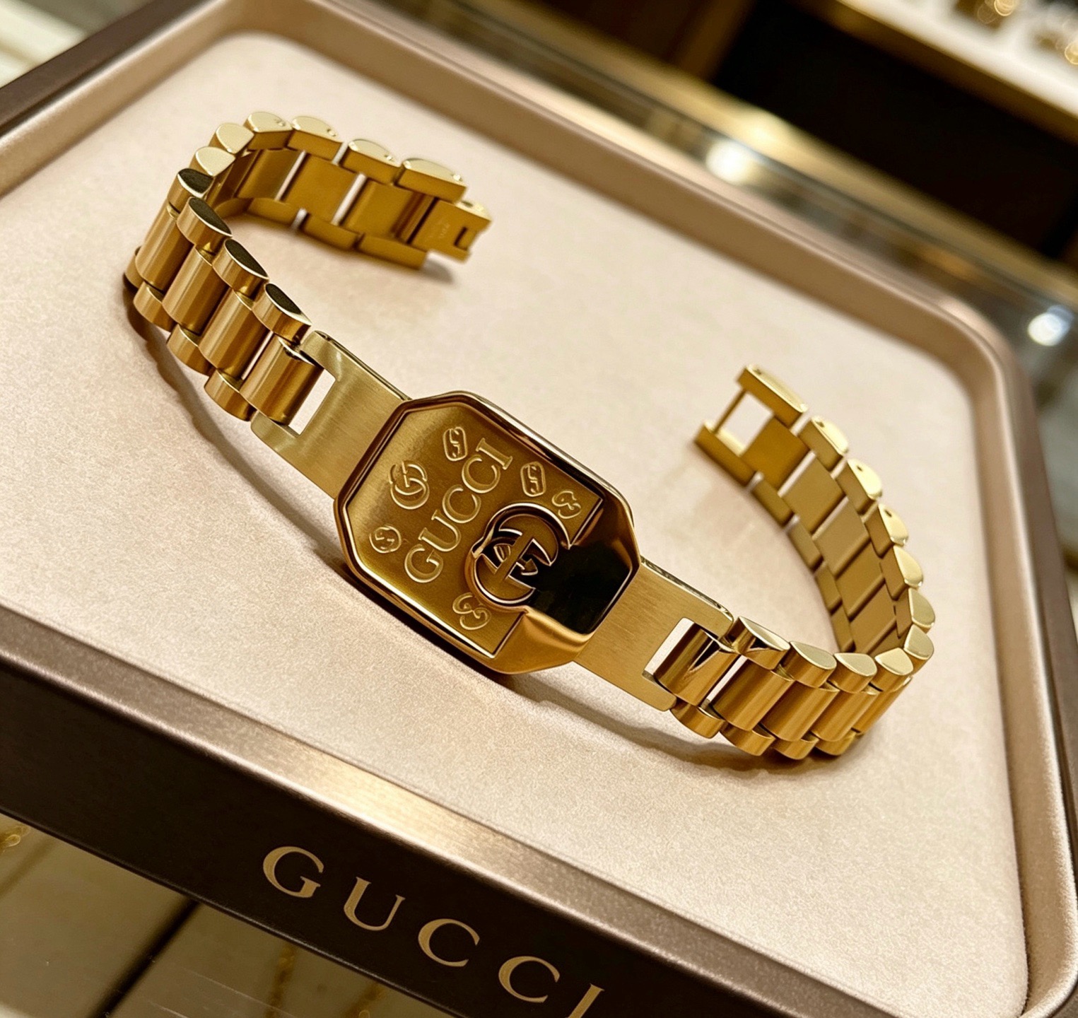 Ювелирные изделия Gucci приятный логотип