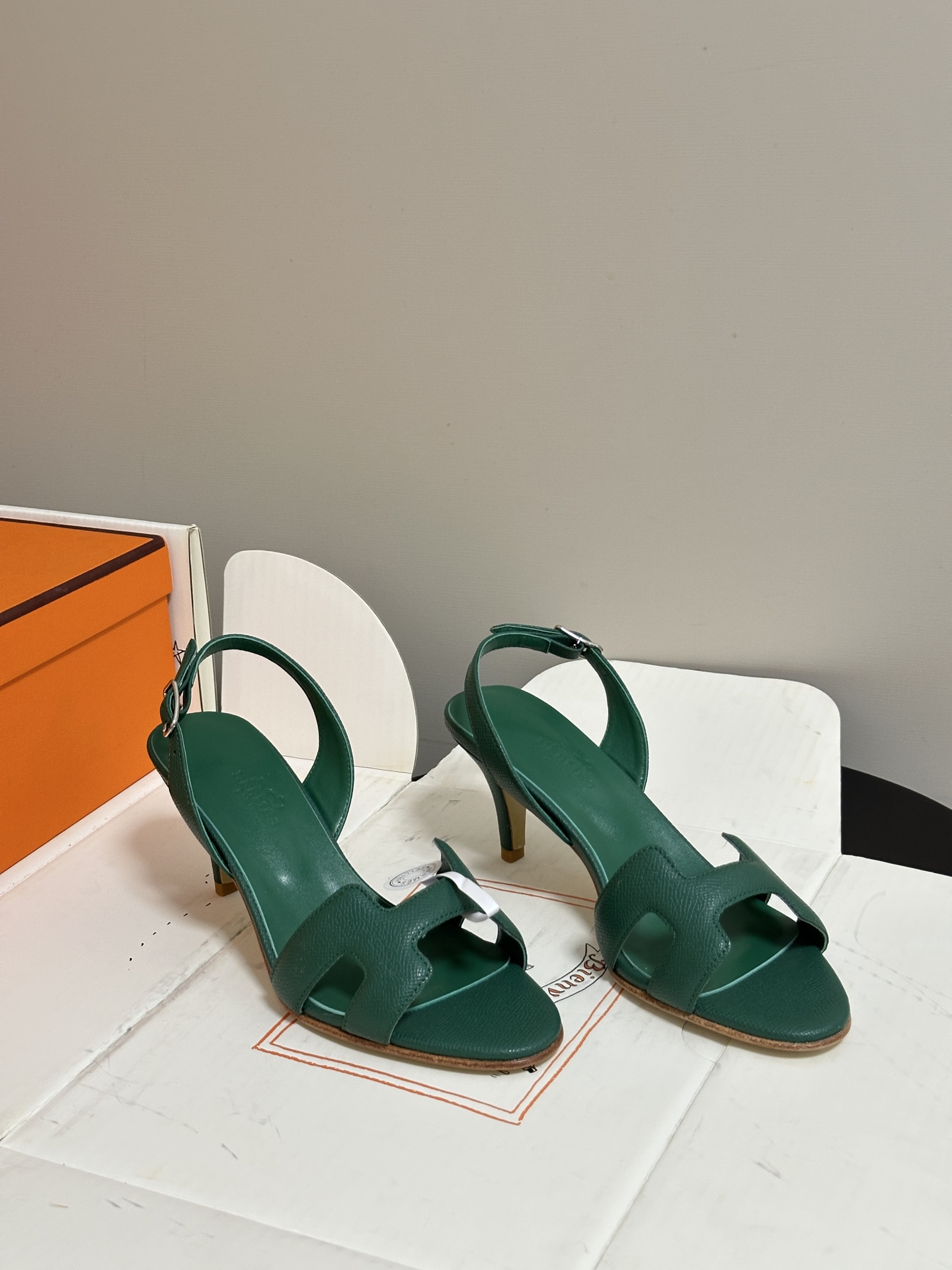 Hermes women's shoes -Top quality (with high-end airplane box ) — AAA Quality Replica