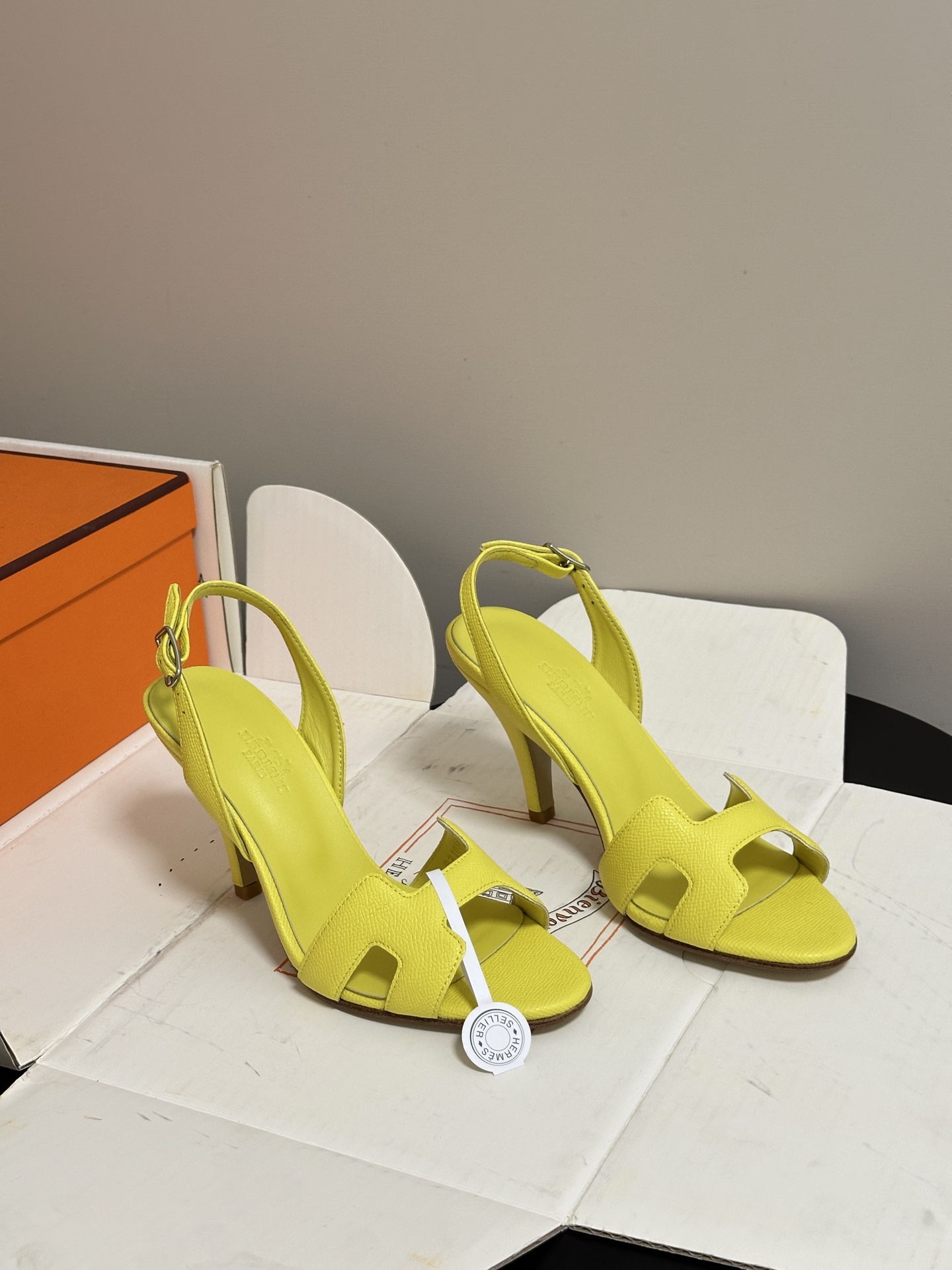 Hermes women's shoes -Top quality (with high-end airplane box ) — 1:1 Replica