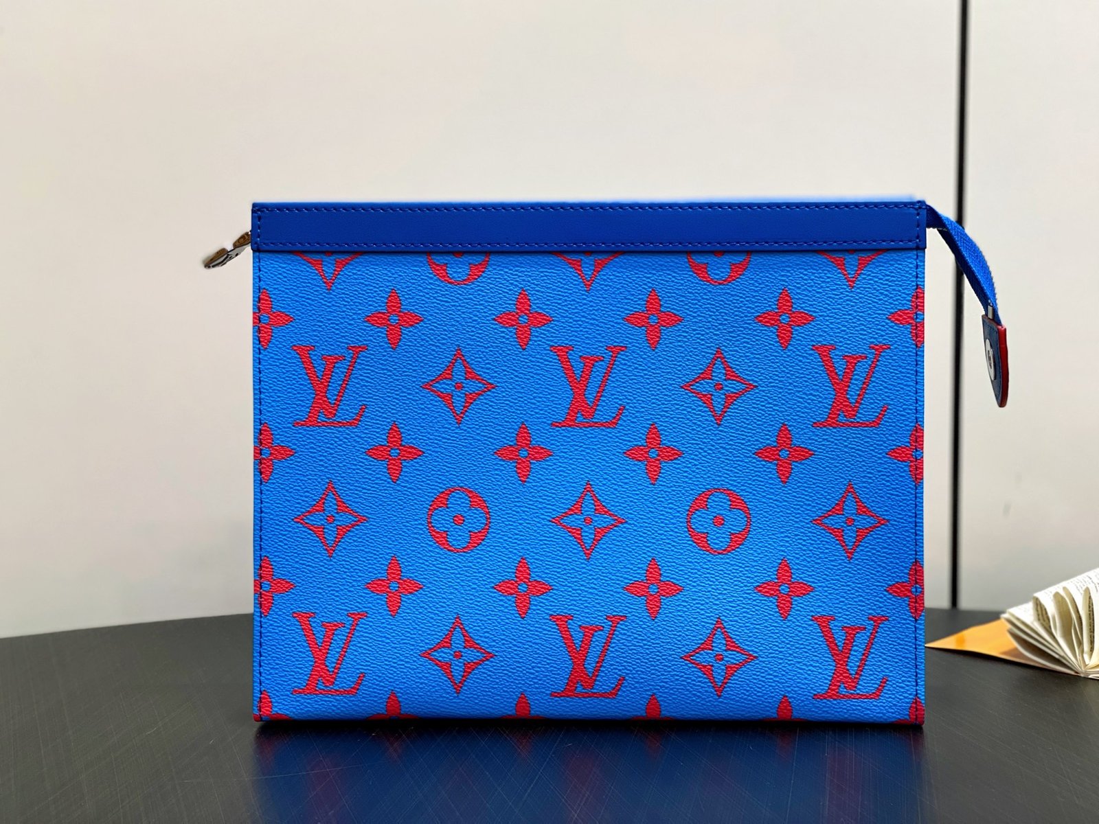 Hand bag M14692 Pochette Voyage Pochette Voyage Monogram Glow Ld 27 x 21 x 6 cm U