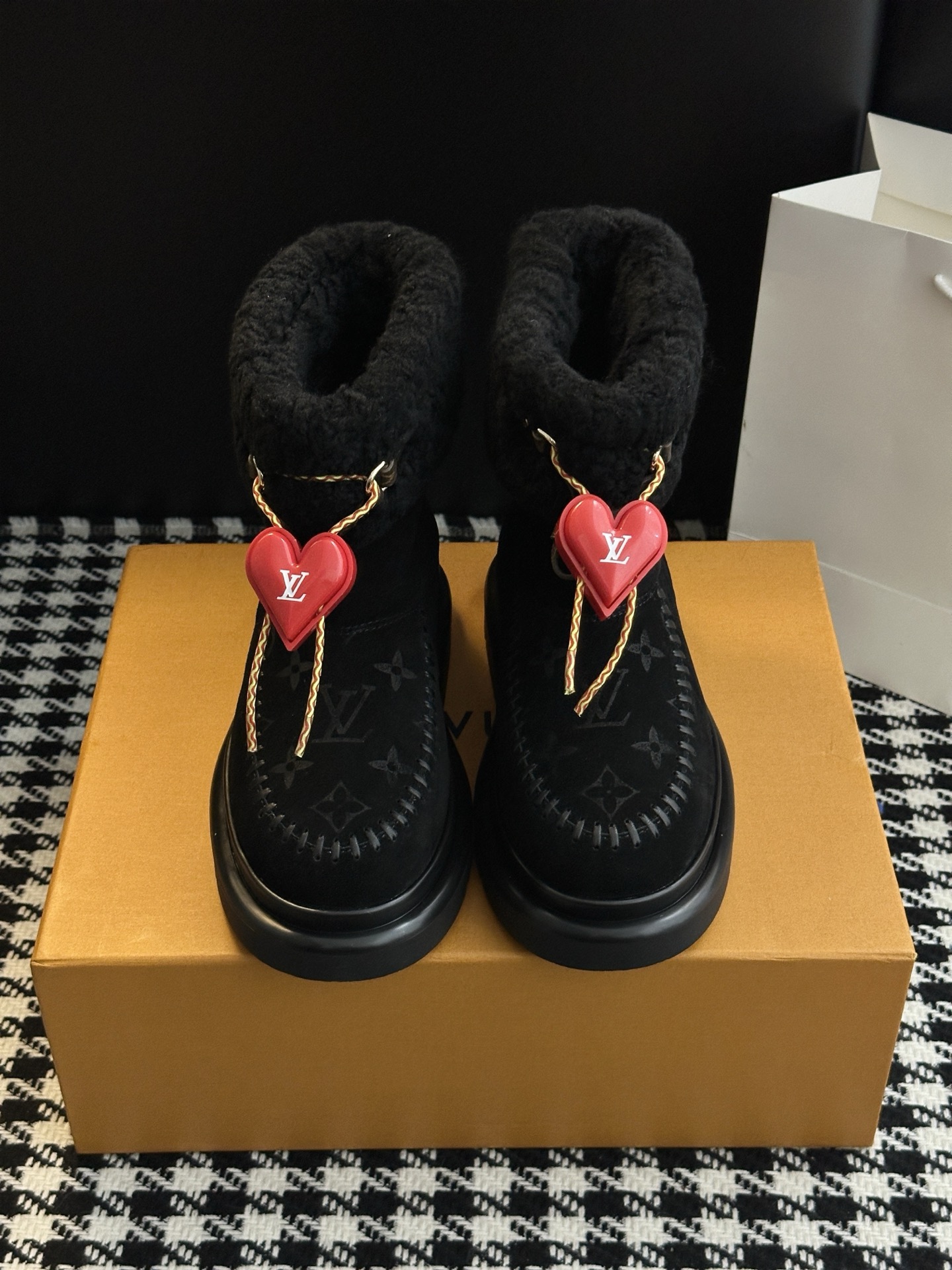 LV women's shoes 𝗟𝗩The latest autumn and winter catwalk style fur mops and snow boots — 1:1 Replica For Sale