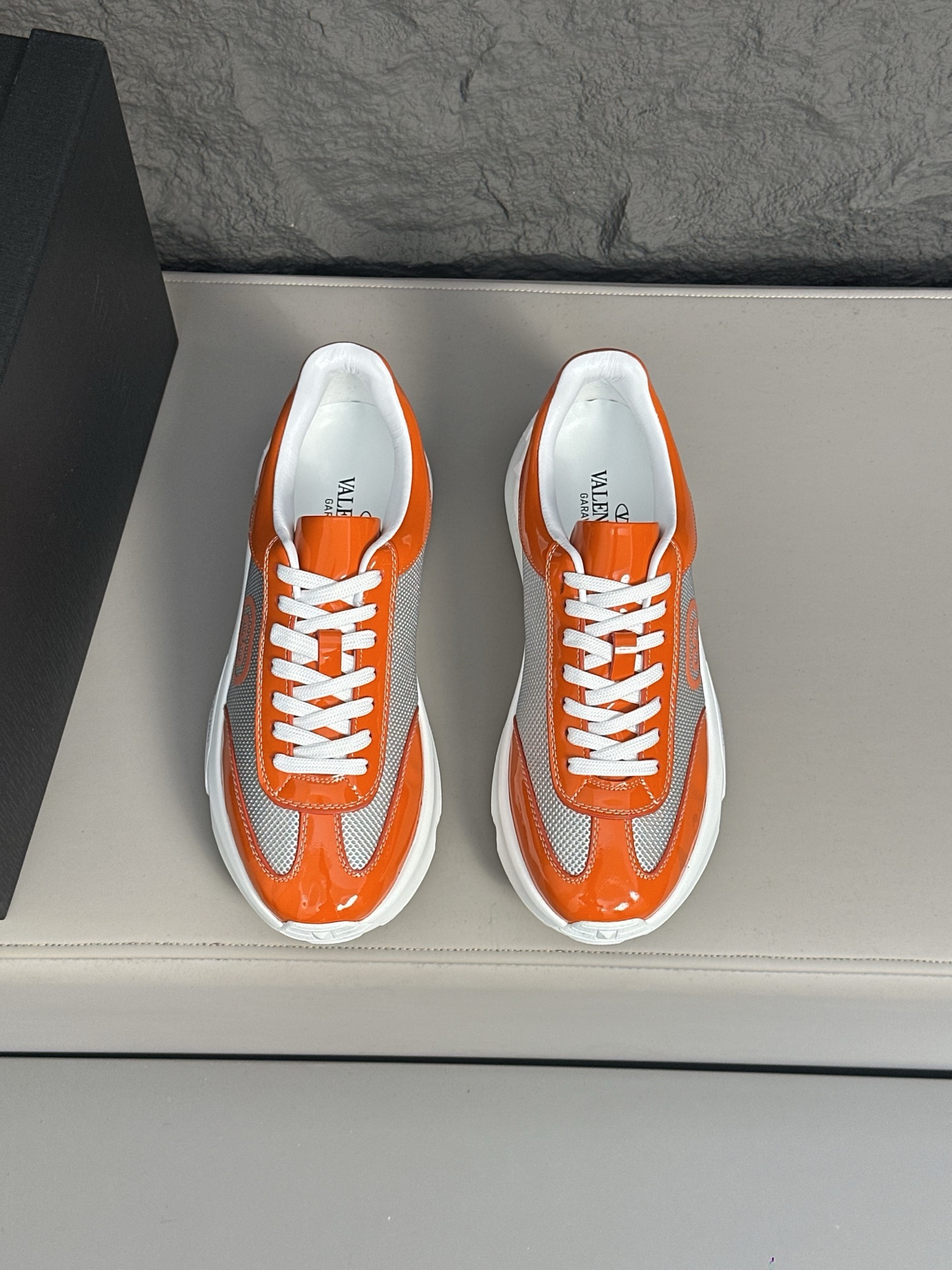 VALENTINO shoe VLTN 𝑶𝒏𝒆𝑺𝒕𝒖𝒅 2024 New. ZP. / 𝐓𝐏𝐔 39-44.45 — Premium Replica