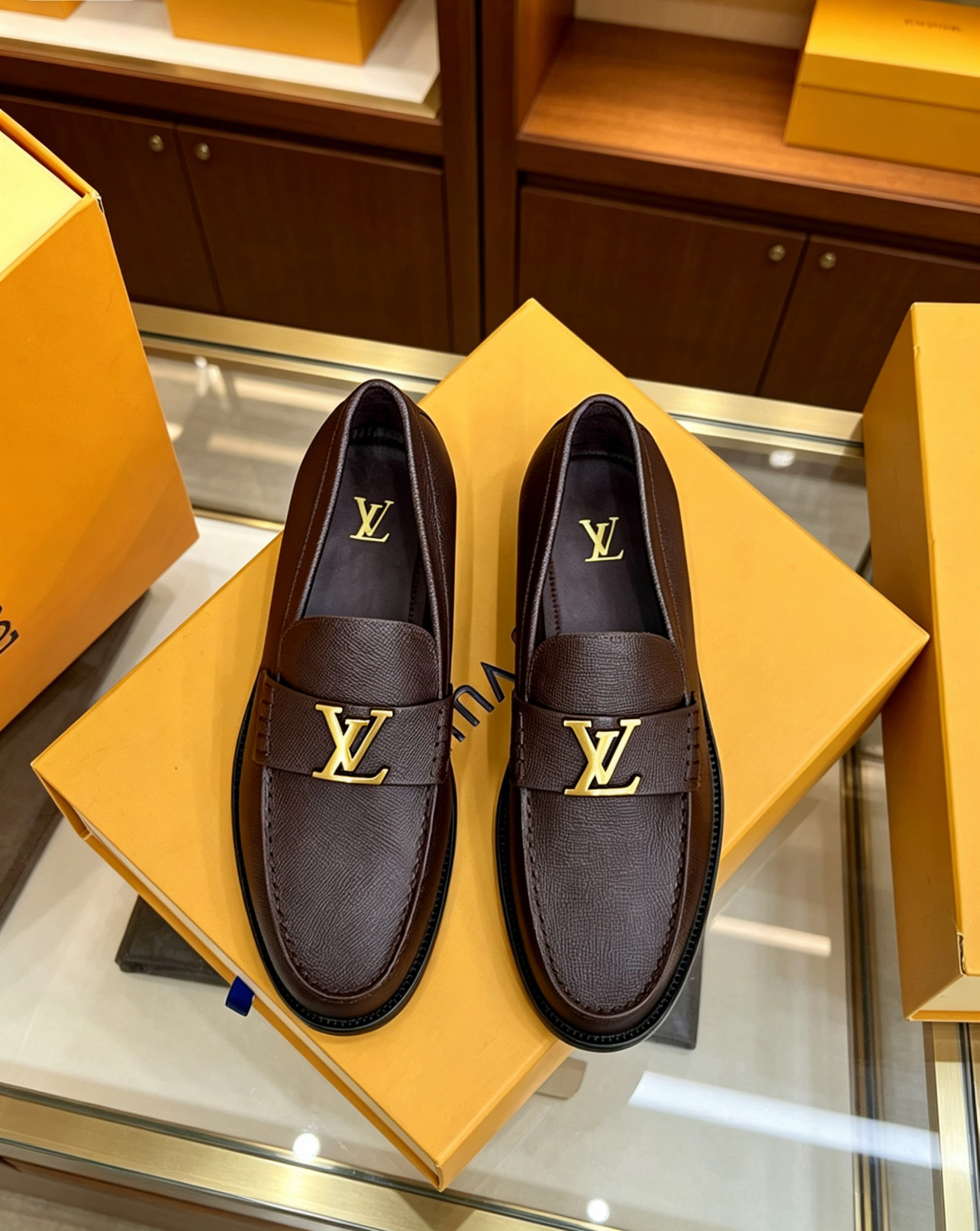 LV women's shoes Louis Vuitton LV Men's 39-44 ¥ — AAA Quality Replica