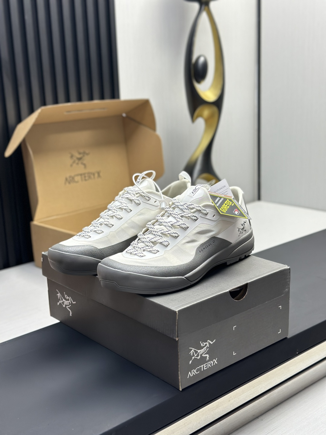 Fendi women's shoes Factory direct sales (men) Arc'teryx casual sports shoes — Premium Replica