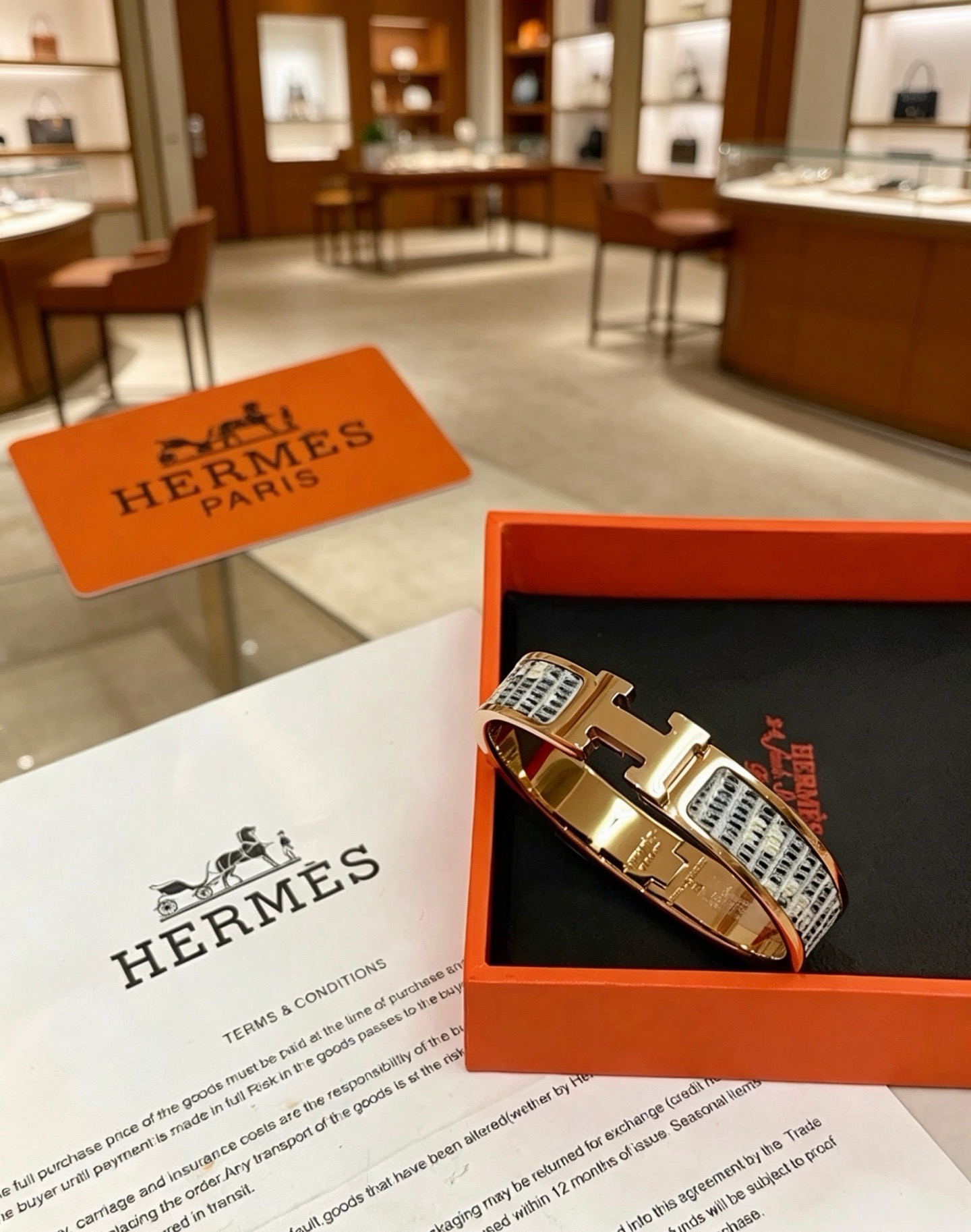 Bracelet Hermes Clic H Métal doré rose émail damier gris et blanc PM