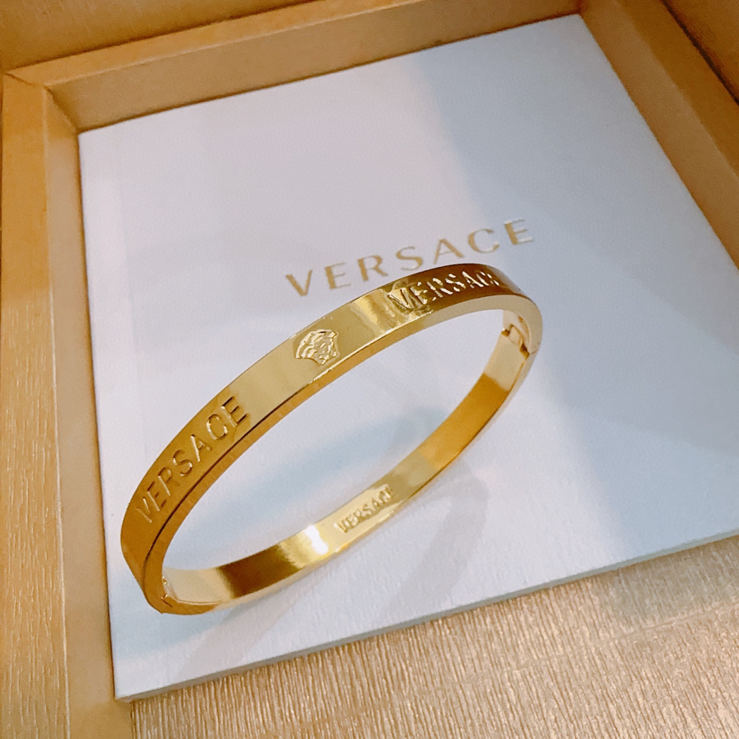 Versace Jewelry Dumeisa logo bracelet, diamond inlaid, exquisite craftsmanship — 1:1 Replica For Sale