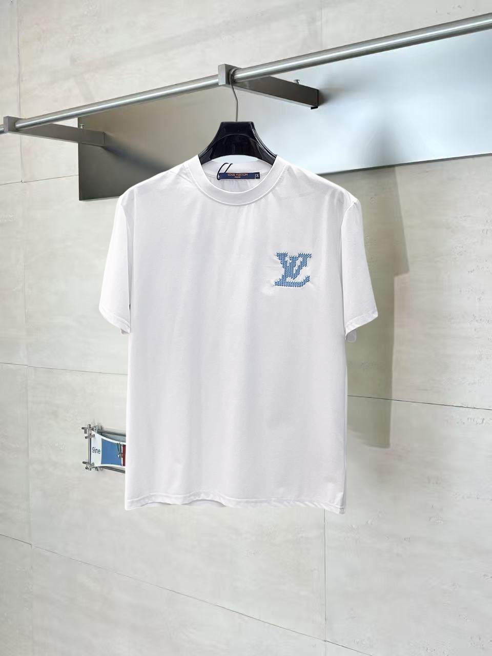 LV men LV 2026 New T logo 260. M-XXXL — 1:1 Replica